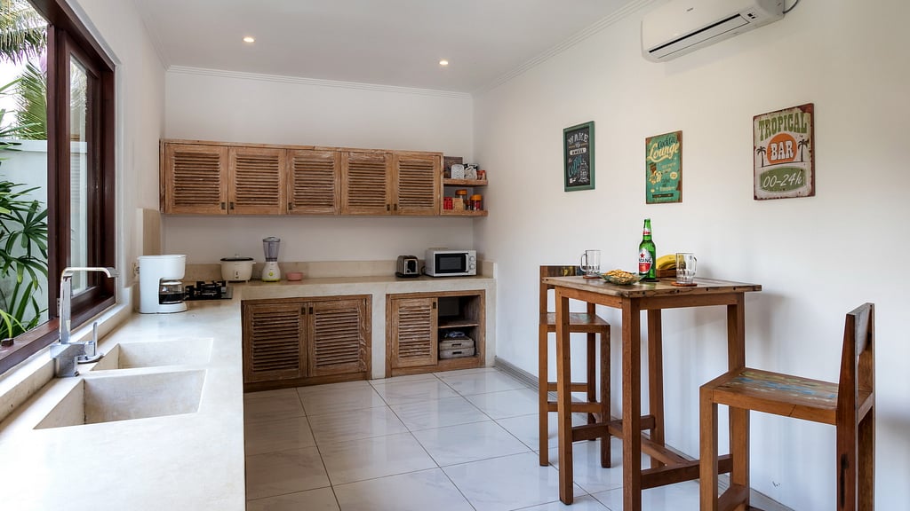 Villa Candi Kecil Empat: Kitchen