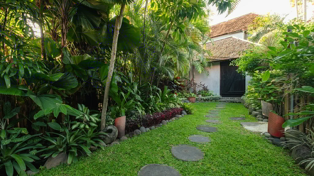 Villa Desa Roro Estate: Garden 2
