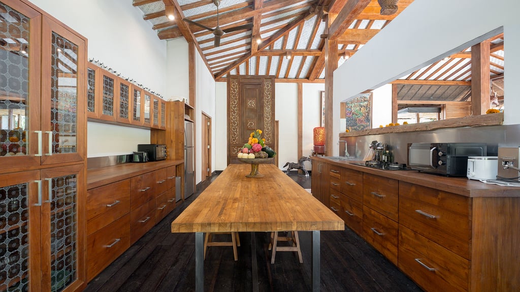 Villa Desa Roro: Kitchen