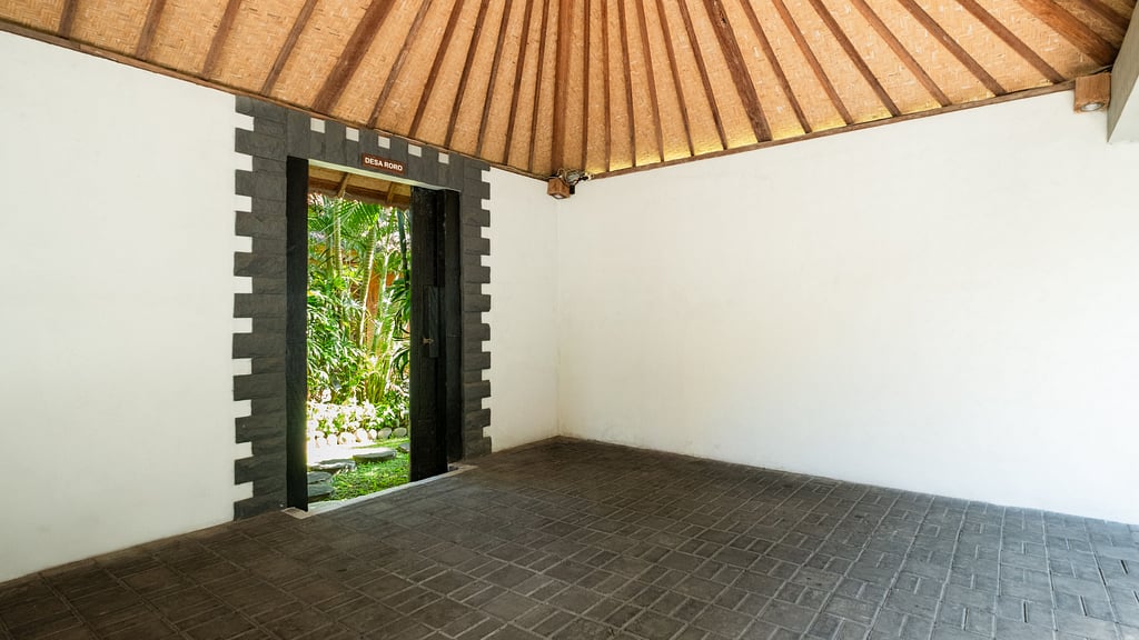 Villa Desa Roro: Parking areas