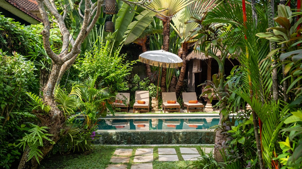 Villa Gembira: Others