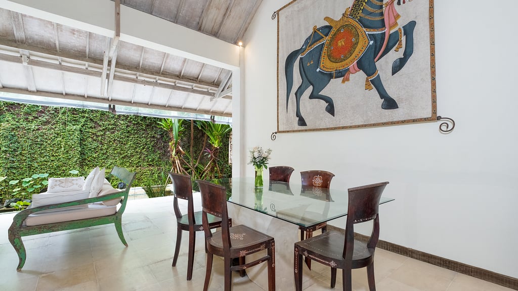 Villa Gembira: Dining area
