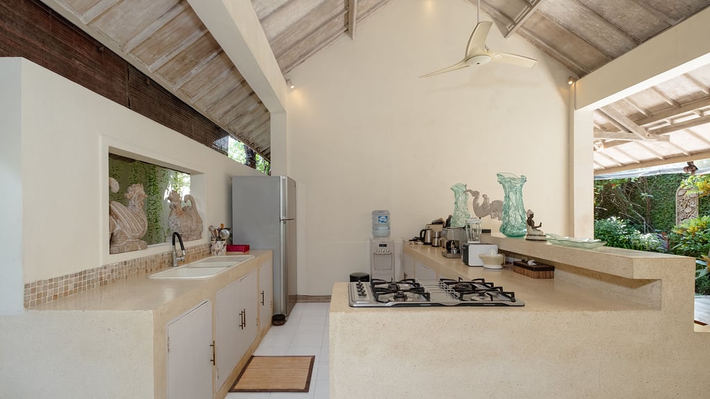 Villa Gembira: Kitchen