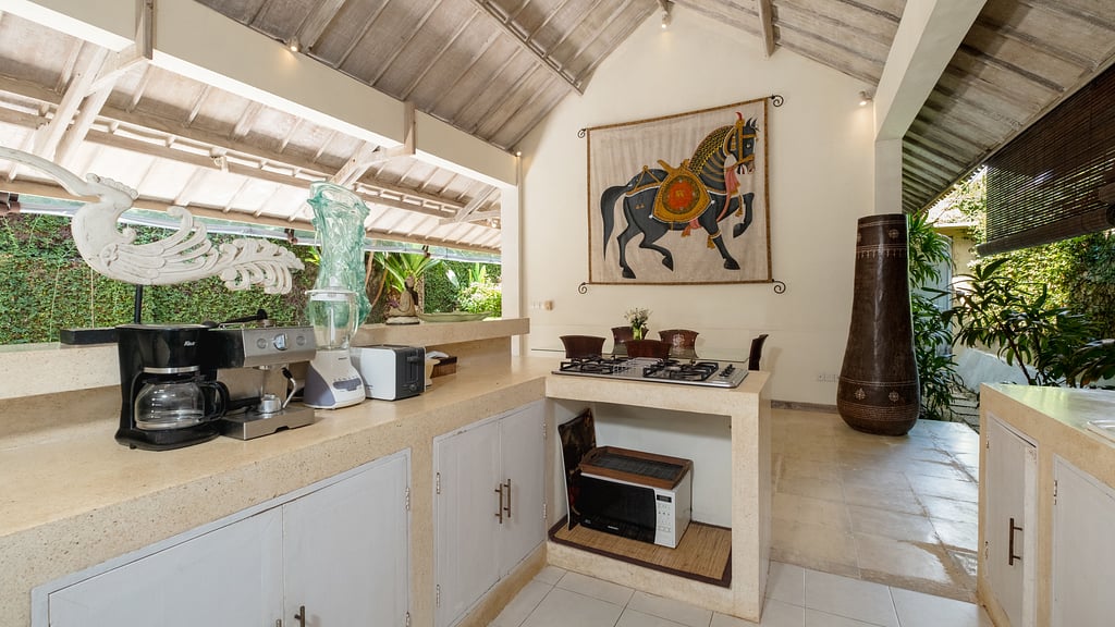 Villa Gembira: Kitchen