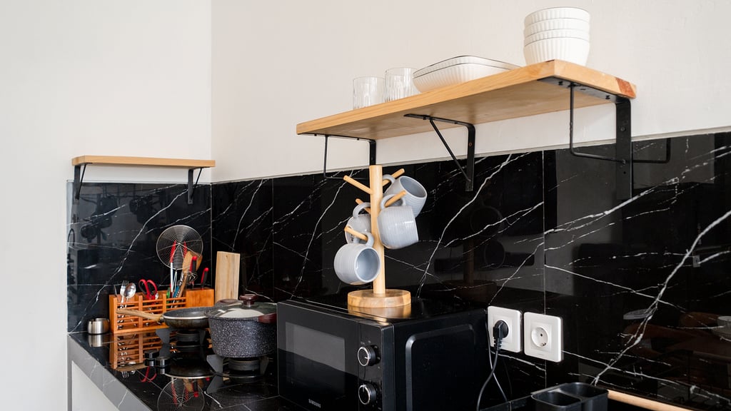 Kamila Villa 2: Kitchen