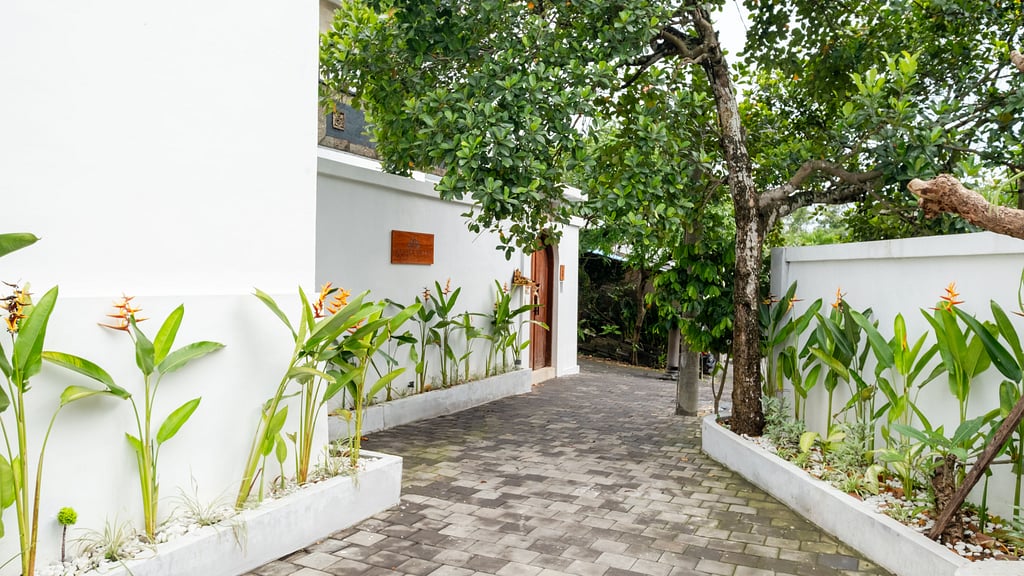 Kamila Villa 2: Parking areas