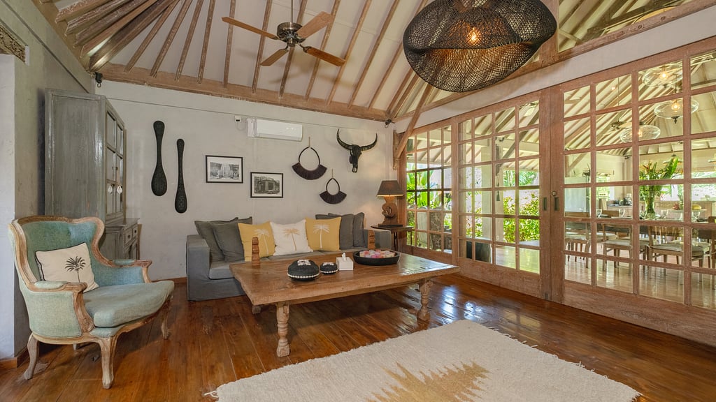 Villa Koyama: Media room