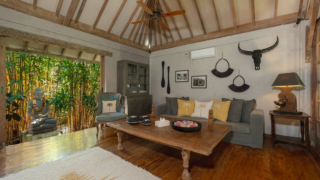 Villa Koyama: Media room