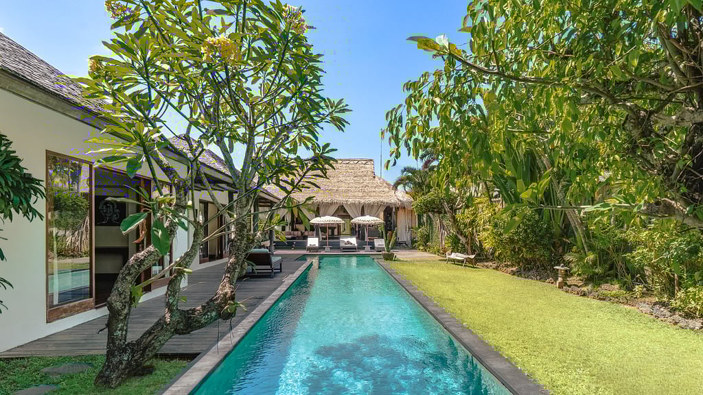 Villa Ku Besar: Garden