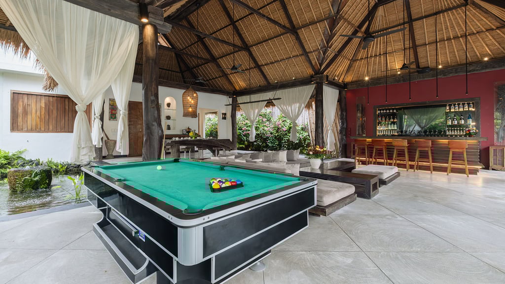 Villa Ku Besar: Billiard
