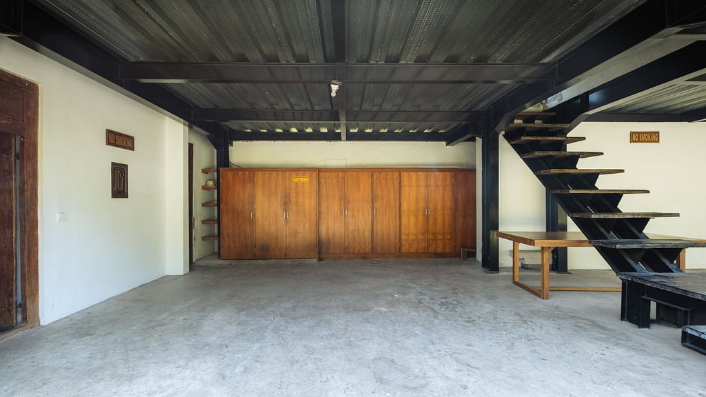 Villa Ku Besar: Parking areas