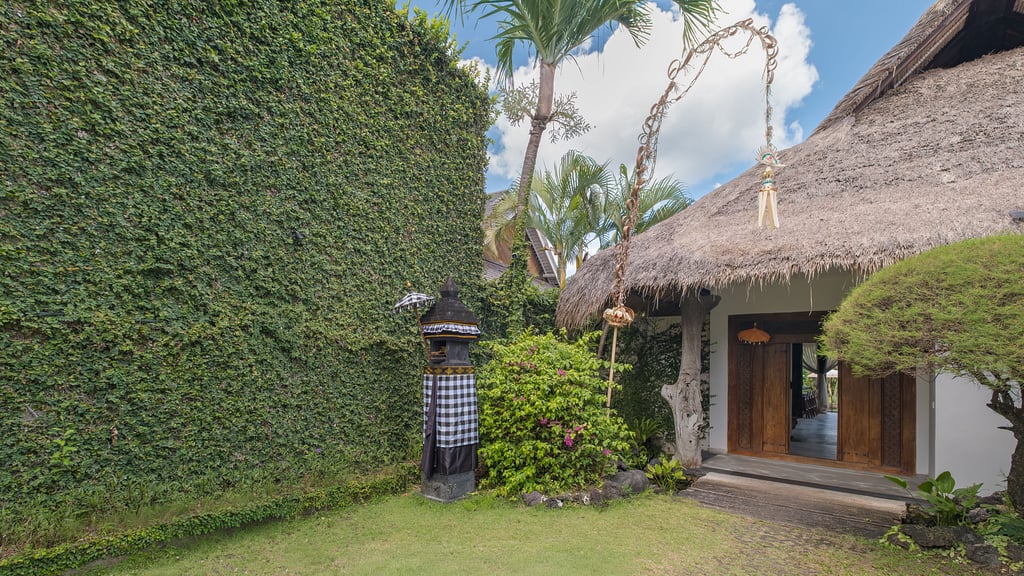 Villa Ku Besar: Surroundings