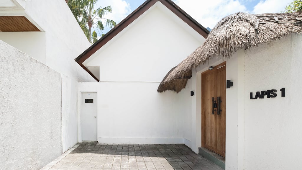 Villa Lapis 1: Others