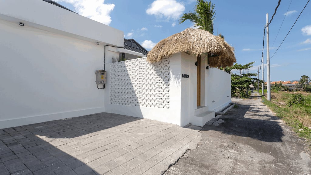 Villa Lapis 2: Others