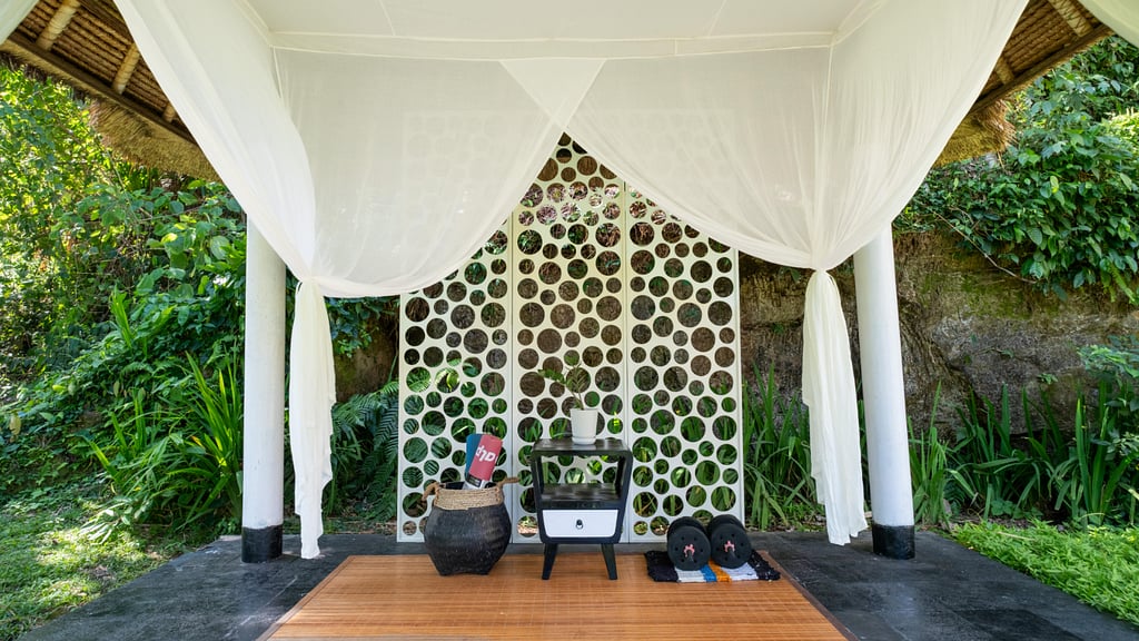 Villa Lepak by the River: Gazebo