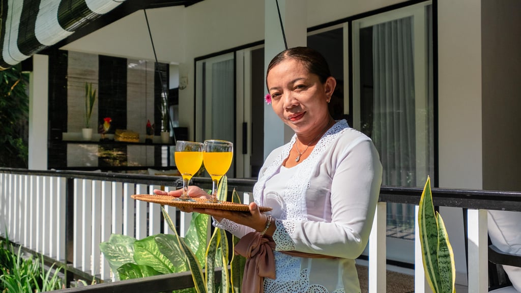 Villa Lepak by the River: Villa staff