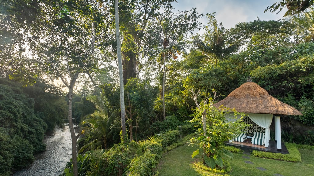 Villa Lepak by the River: Gazebo