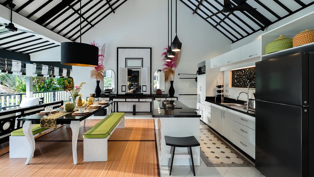 Villa Lepak by the River: Dining area