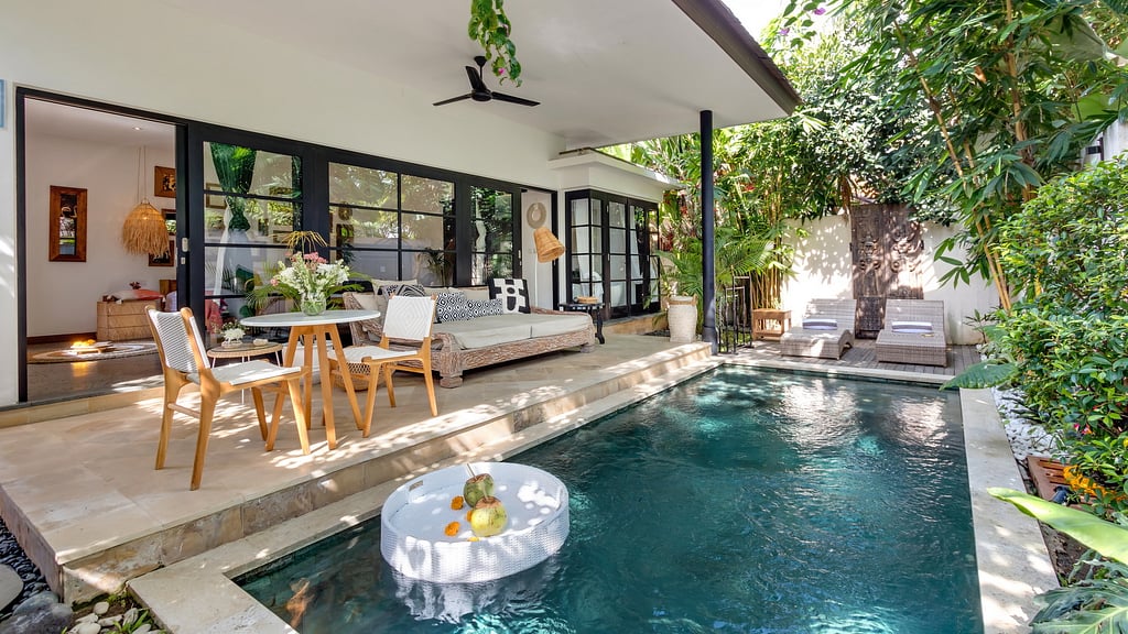 Villa Lora: Swimming pool
