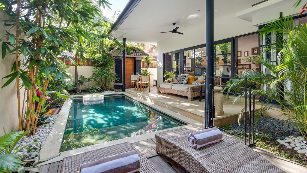 Villa Lora: Swimming pool