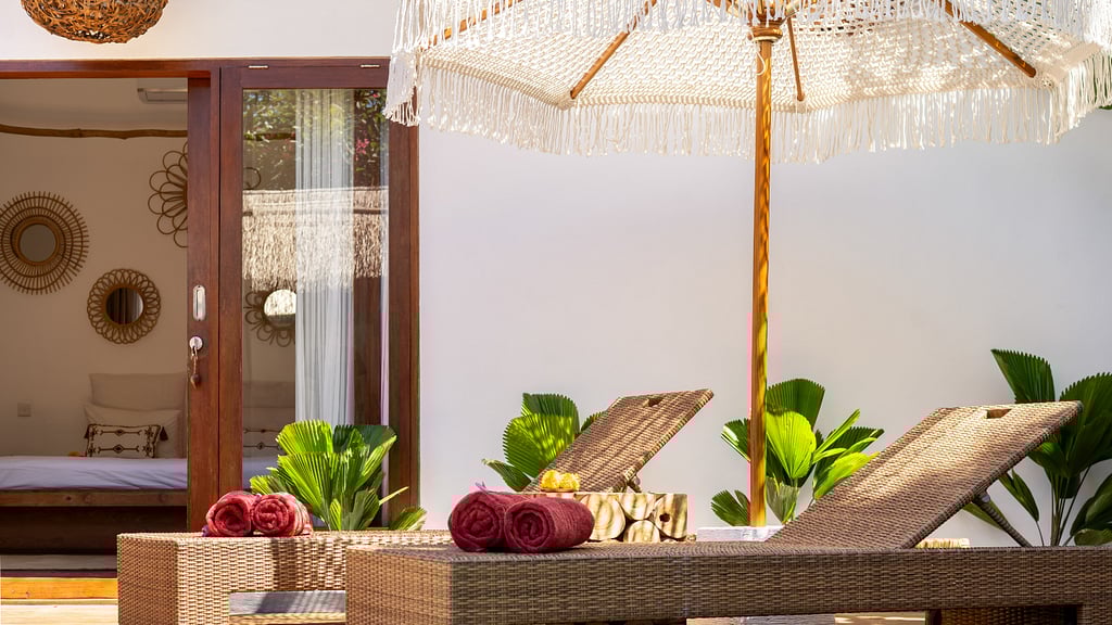 Villa Makasih: Others