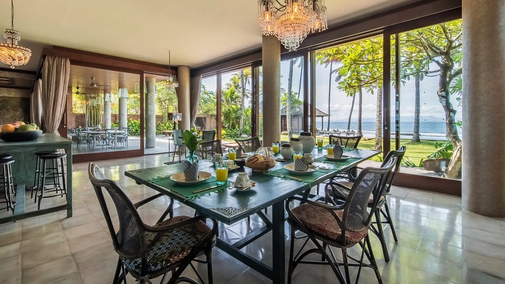 Villa Manis Beachfront