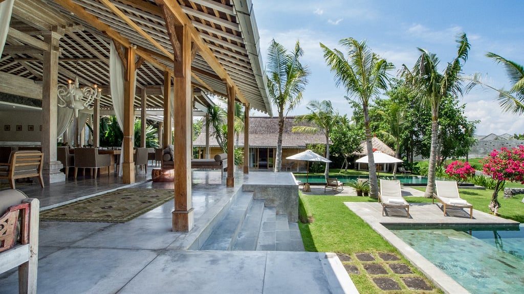 Villa Mannao: Piscine 1