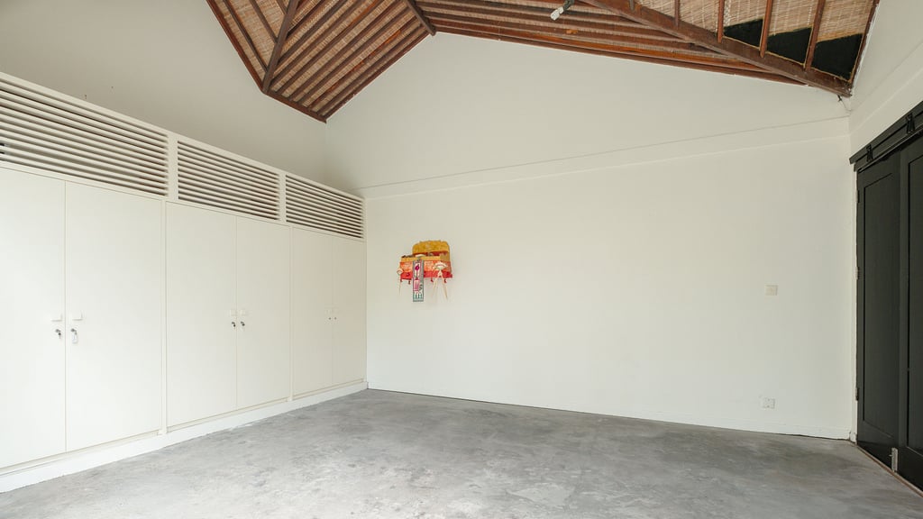 Villa Merta Sari 8: Parking areas