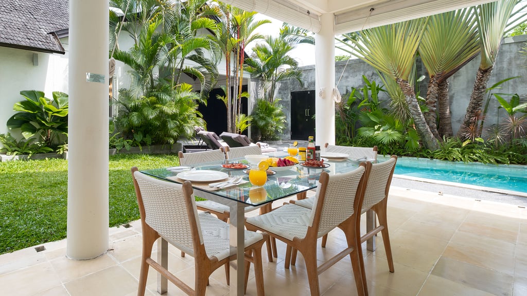 Villa Merta Sari 8: Dining area