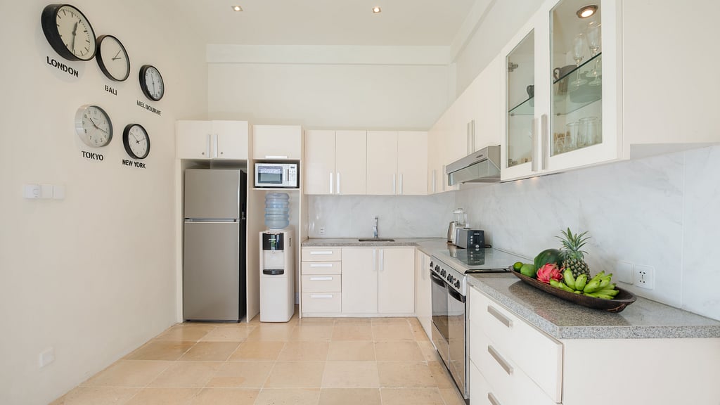 Villa Merta Sari 8: Kitchen