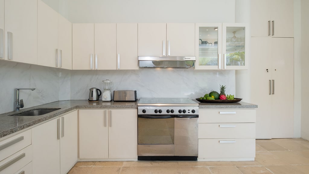 Villa Merta Sari 8: Kitchen