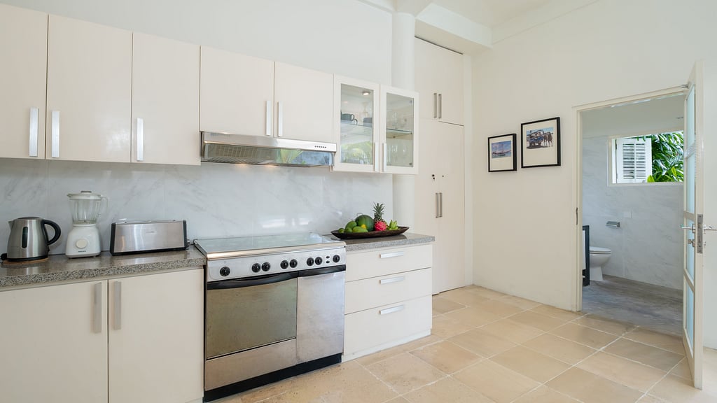 Villa Merta Sari 8: Kitchen