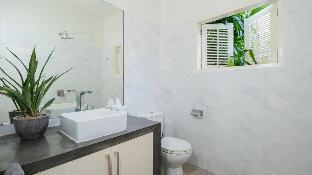 Villa Merta Sari 8: Kitchen