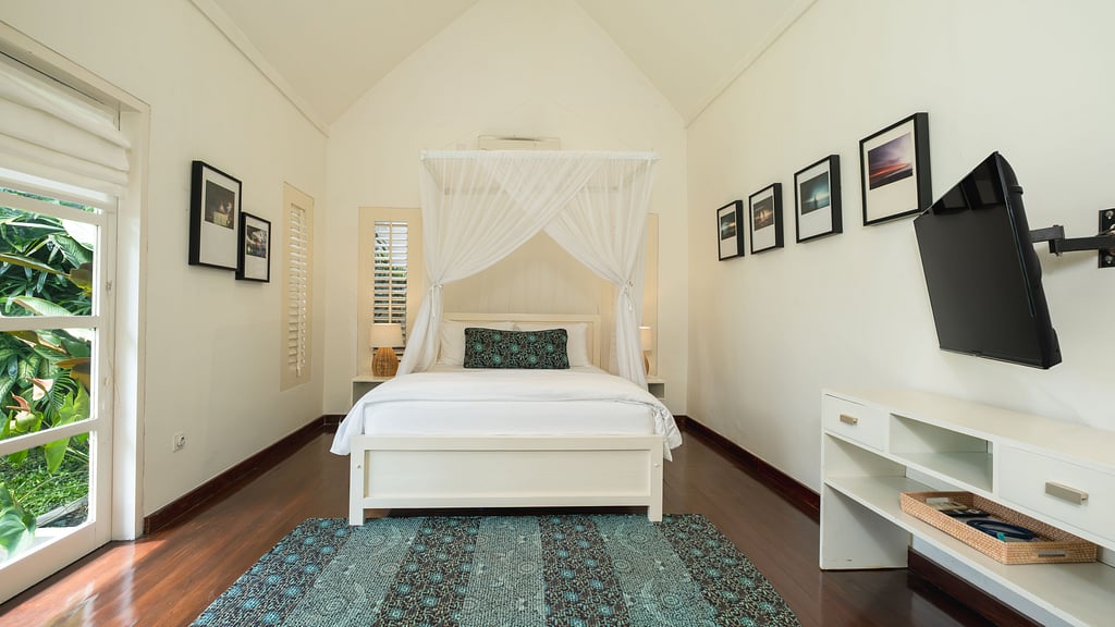 Villa Merta Sari 8: Bedroom 1