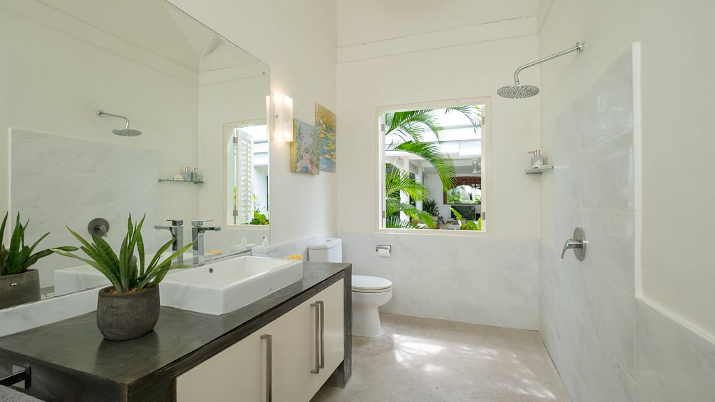 Villa Merta Sari 8: Bedroom 1