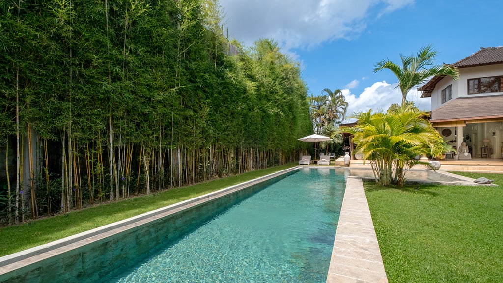 Villa Mogi: Swimming pool