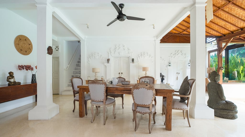 Villa Mogi: Dining area