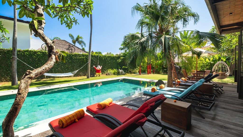 NicoNico Mansion: Swimming pool