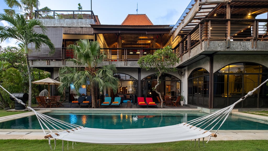 NicoNico Mansion: Swimming pool