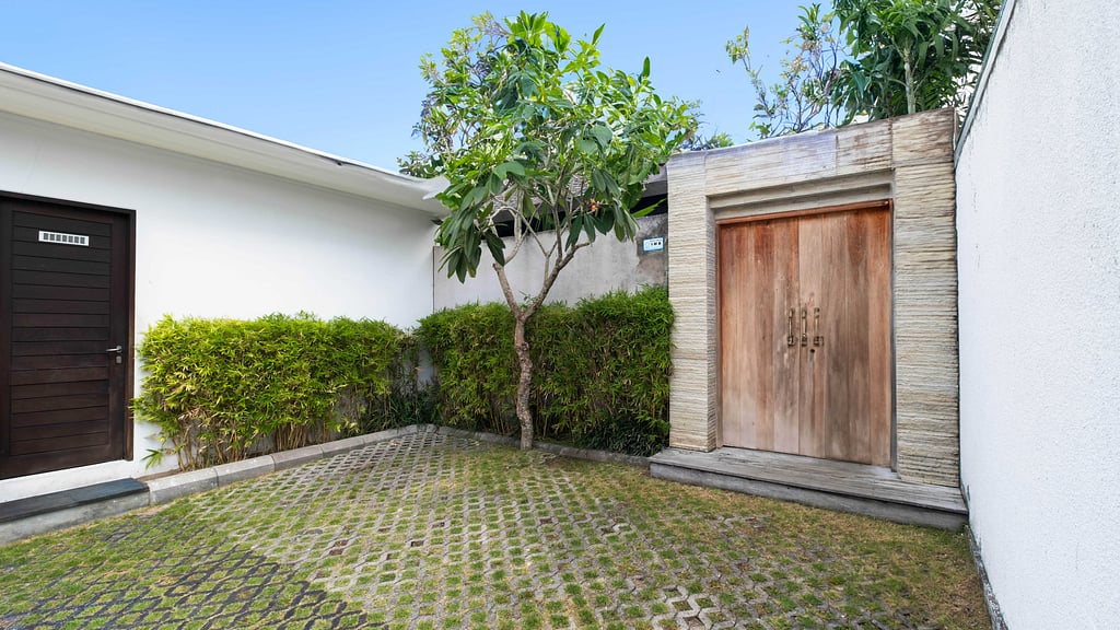 Villa Nikaia: Parking areas