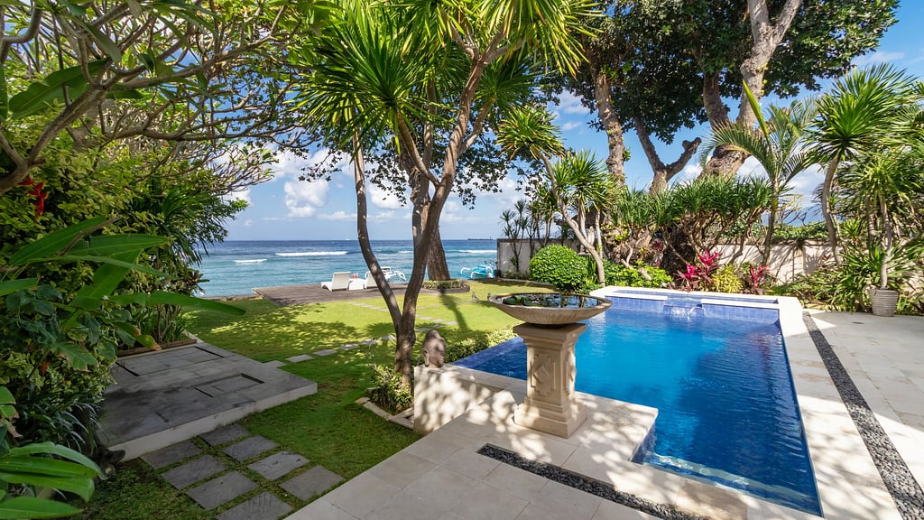 Villa Pantai Candidasa: Zwembad