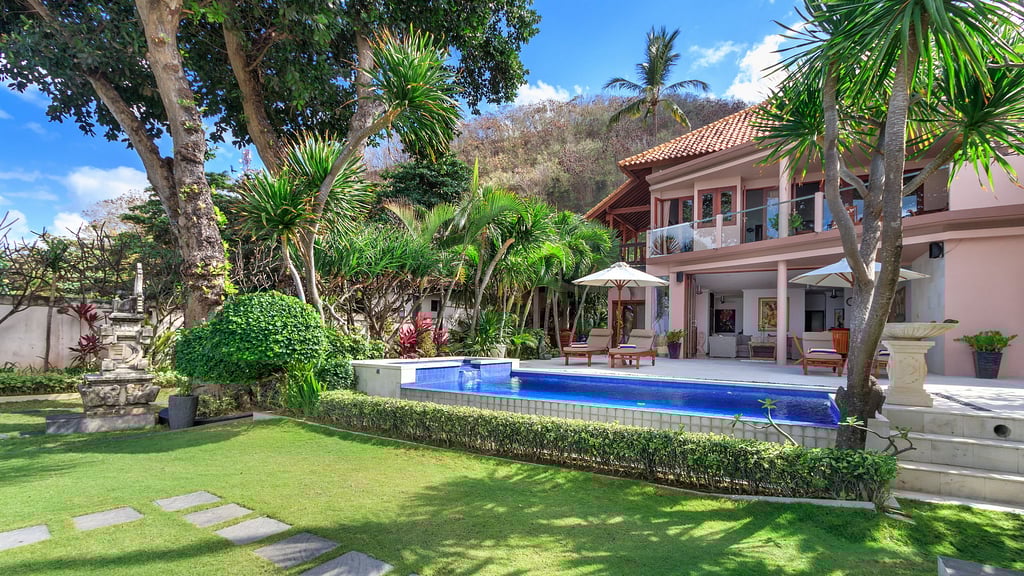 Villa Pantai Candidasa: Zwembad