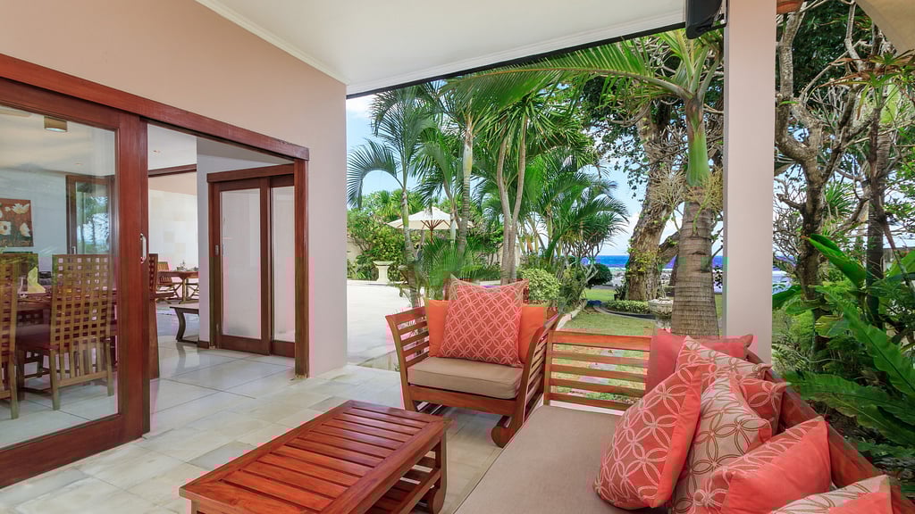 Villa Pantai Candidasa: Terras/Veranda