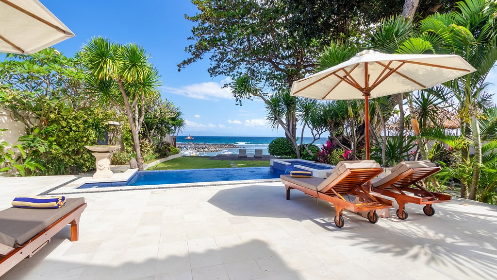 Villa Pantai Candidasa: Zwembad