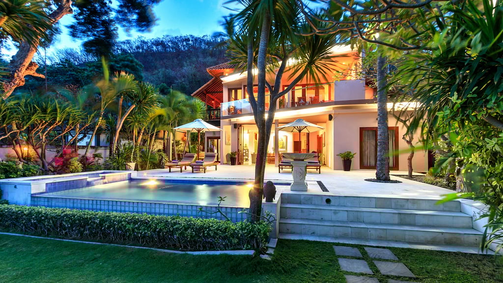 Villa Pantai Candidasa: Zwembad