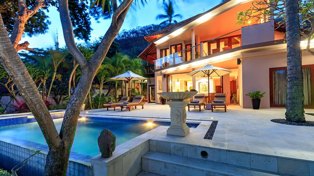 Villa Pantai Candidasa: Zwembad