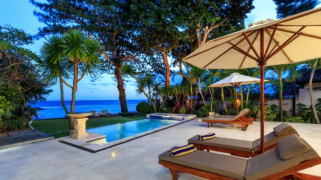 Villa Pantai Candidasa: Zwembad