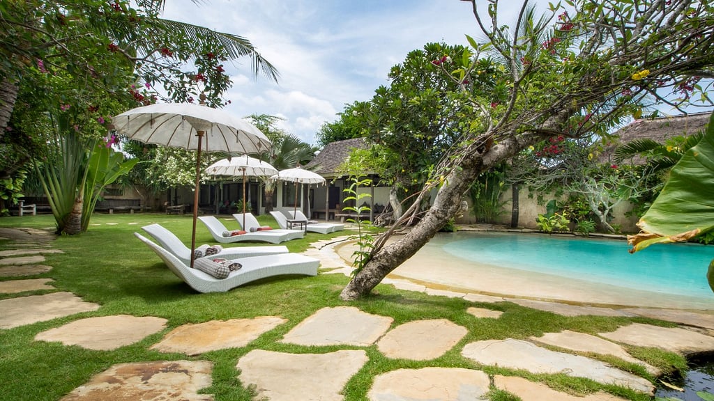 Villa Phinisi in Seminyak, Bali (7 bedrooms) - Best Price & Reviews!