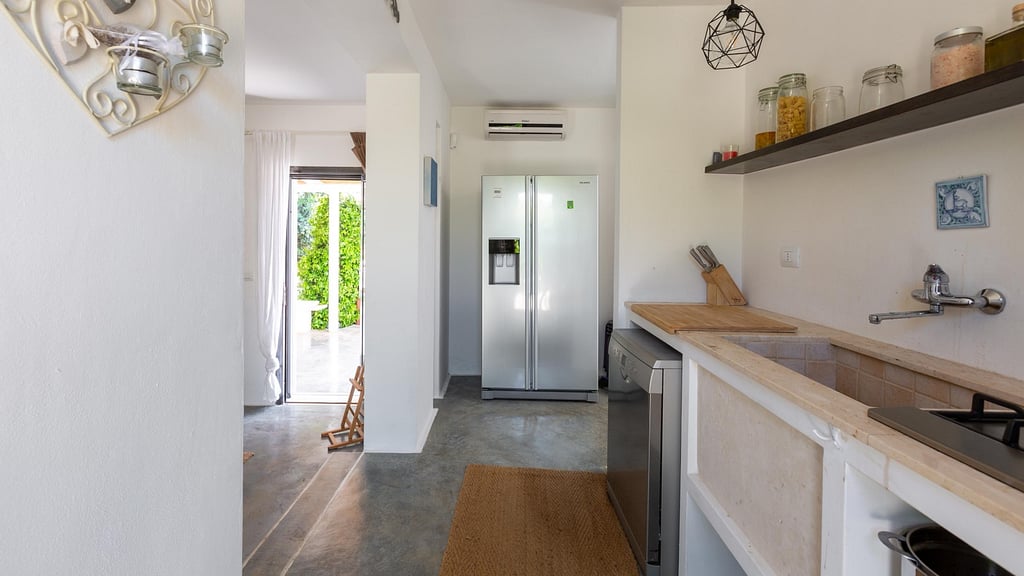 Villa Salju Bali: Kitchen