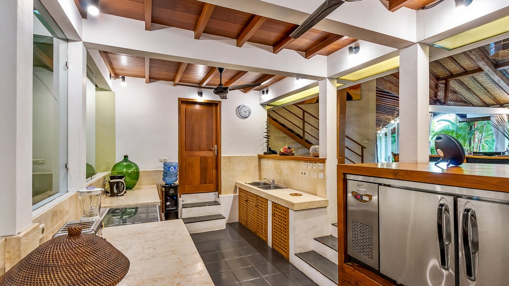 Villa Shantika: Kitchen
